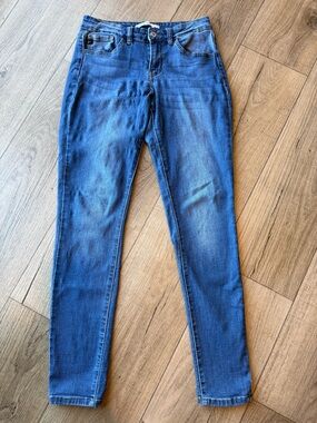 KanCan Women's Skinny Jeans in Medium Blue Wash